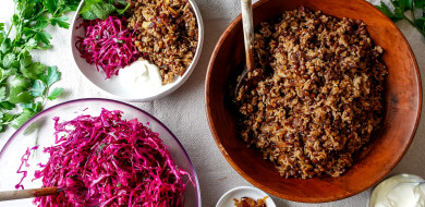 Lina Jebeile's mujadara roz: Lentils and rice with caramelised onion - ABC Everyday