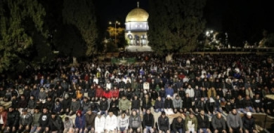 55,000 Palestinians pray Al Isha and Tarawih in Al Aqsa Mosque - Gulf Times