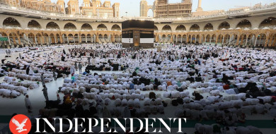 Watch Again: Muslims gather in Mecca for Ramadan evening prayers - YouTube