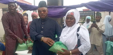 Ramadan: Prince FM gives over 200 widows food items in Ibadan - The Nation Newspaper