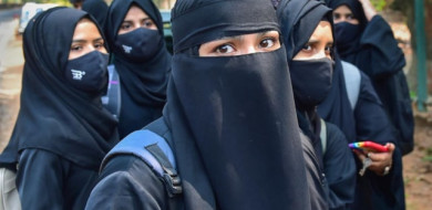Udupi like row in Mumbai: Burqa-clad Muslim students denied entry at Chembur's Acharya college, WATCH
